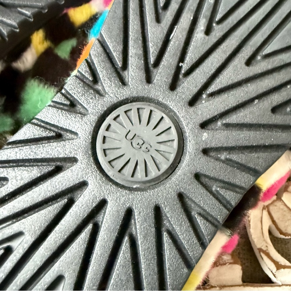 UGG Fuzzy Slippers Shoes Slides Women’s 8 - Picture 7 of 9